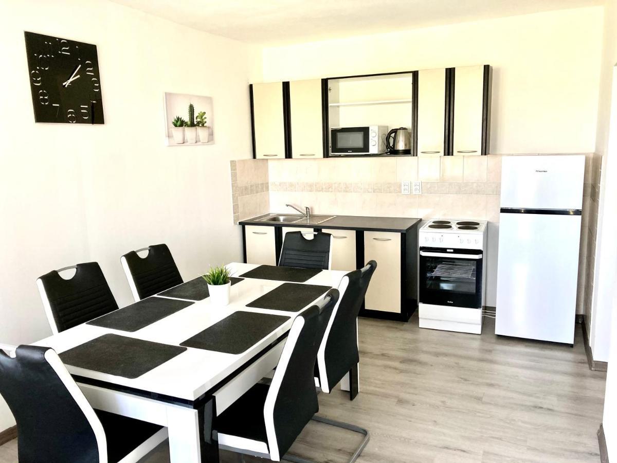 City Apartment Sturovo Exterior foto