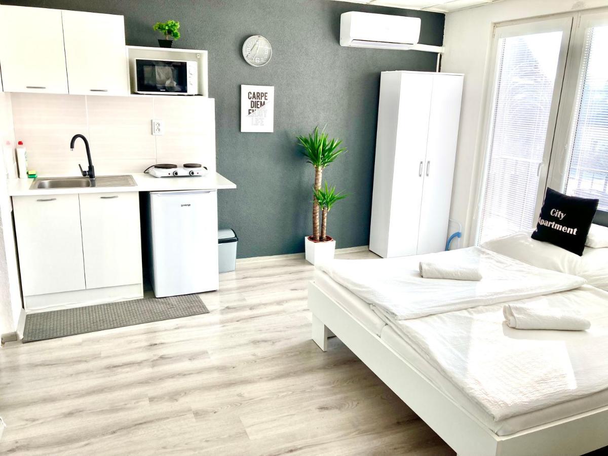 City Apartment Sturovo Exterior foto