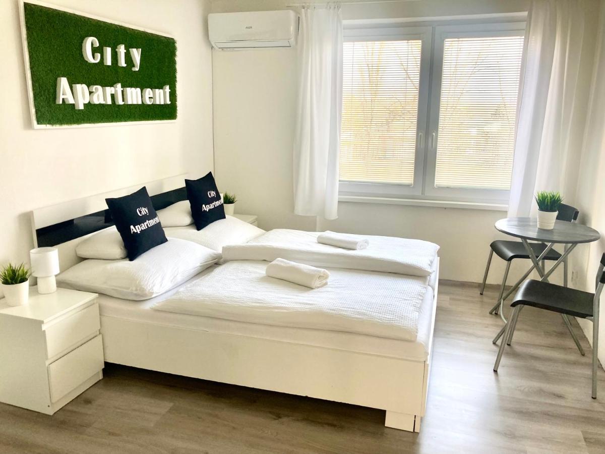 City Apartment Sturovo Exterior foto