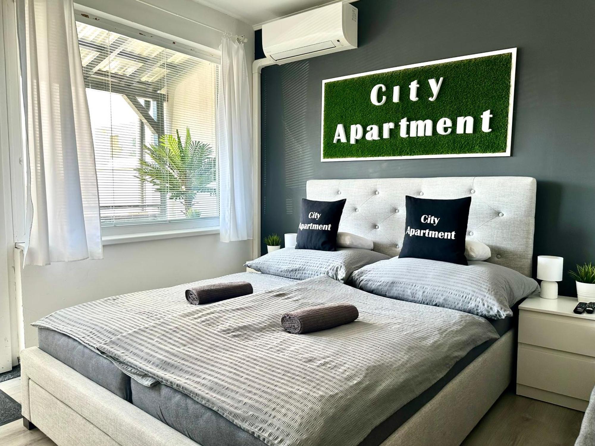 City Apartment Sturovo Exterior foto